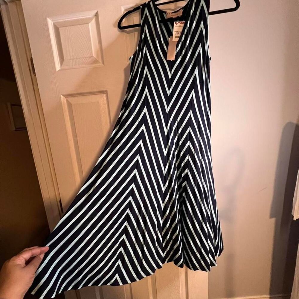 Philosophy V-neck A-line style dress with diagonal lines size M